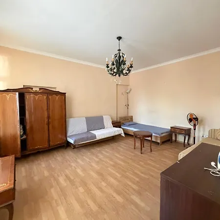 на проспекті шевченка зі своїм двориком 2 кімнатна Apartment Odesa
