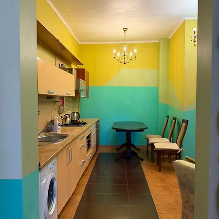 на проспекті шевченка зі своїм двориком 2 кімнатна Apartment Odesa